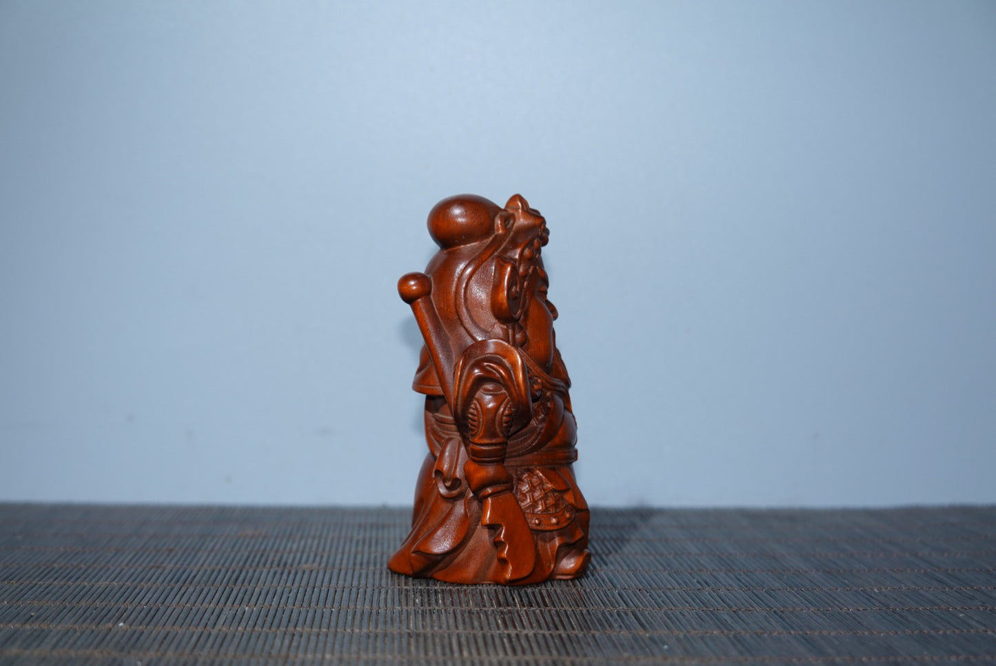 Collected boxwood carvings and Guan Gong ornaments as gifts