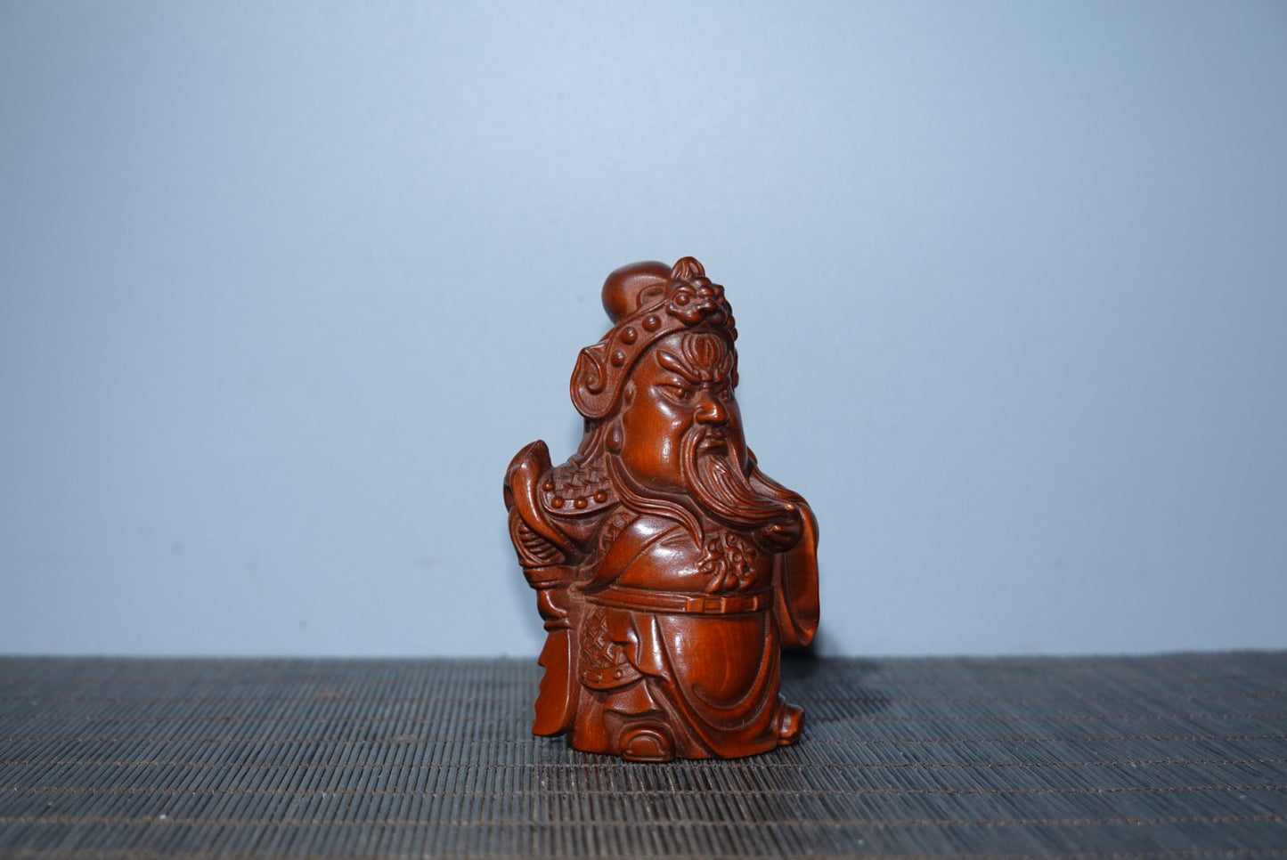 Collected boxwood carvings and Guan Gong ornaments as gifts