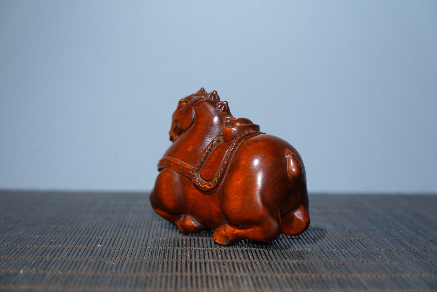 Collect boxwood carvings and horses, make a fortune as a gift immediately