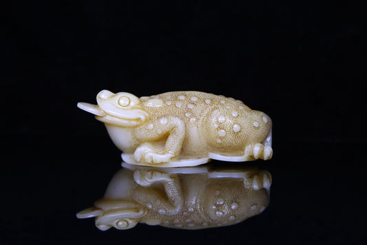 Chinese antique Shoushan stone wealth attracting golden toad ornament