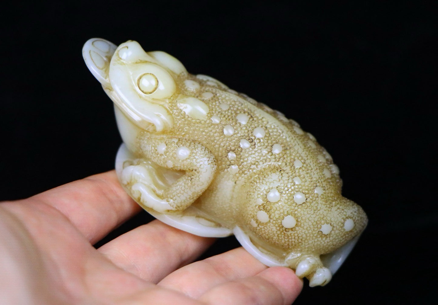 Chinese antique Shoushan stone wealth attracting golden toad ornament