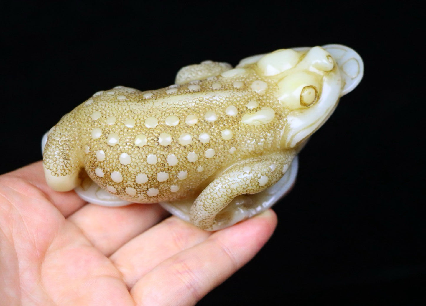Chinese antique Shoushan stone wealth attracting golden toad ornament
