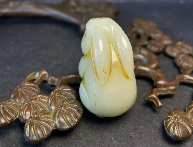 Collecting Chinese Antiques, Handmade Carving, and Natural Jade Pendant Rabbit