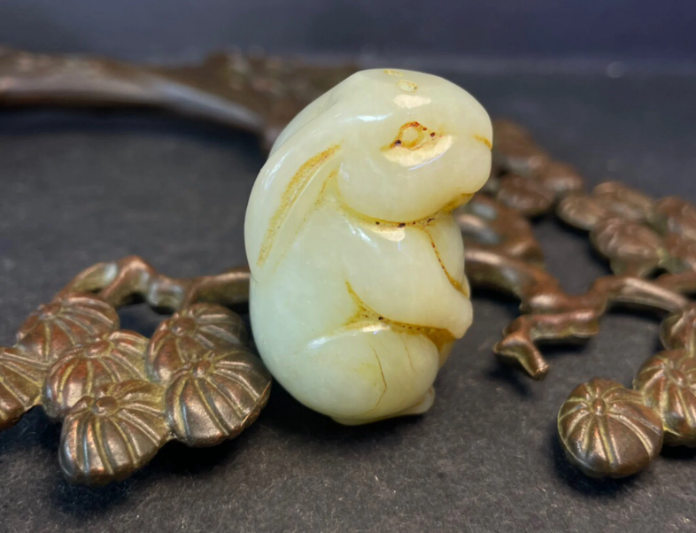 Collecting Chinese Antiques, Handmade Carving, and Natural Jade Pendant Rabbit