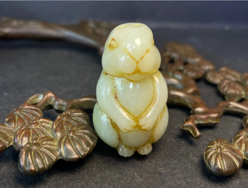 Collecting Chinese Antiques, Handmade Carving, and Natural Jade Pendant Rabbit