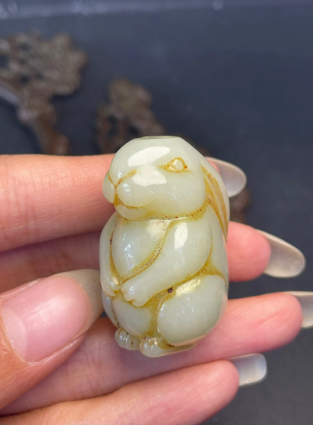 Collecting Chinese Antiques, Handmade Carving, and Natural Jade Pendant Rabbit