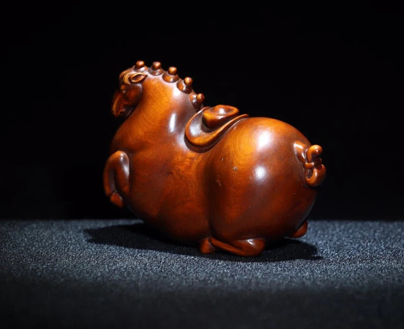 China's ancient natural boxwood horse on the rich, pure hand-made old exquisite patterns can be collected