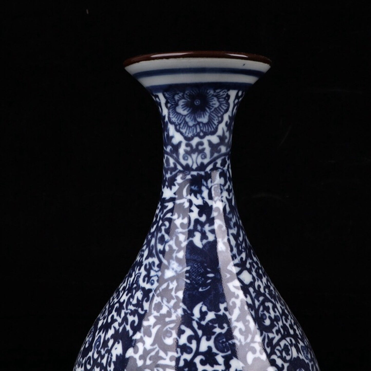 Blue and white porcelain vase pure hand-painted blue and white lotus pattern jade pot spring vase.