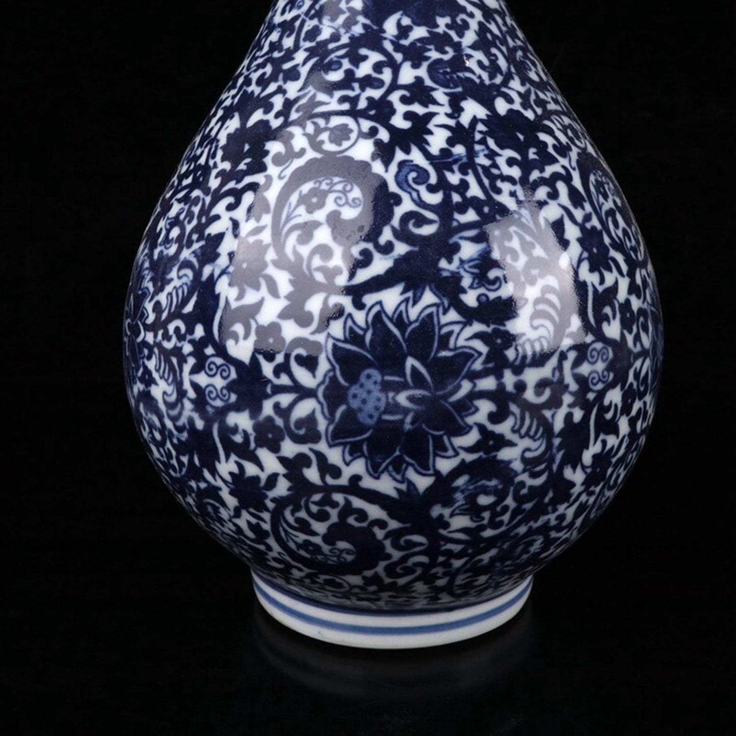 Blue and white porcelain vase pure hand-painted blue and white lotus pattern jade pot spring vase.