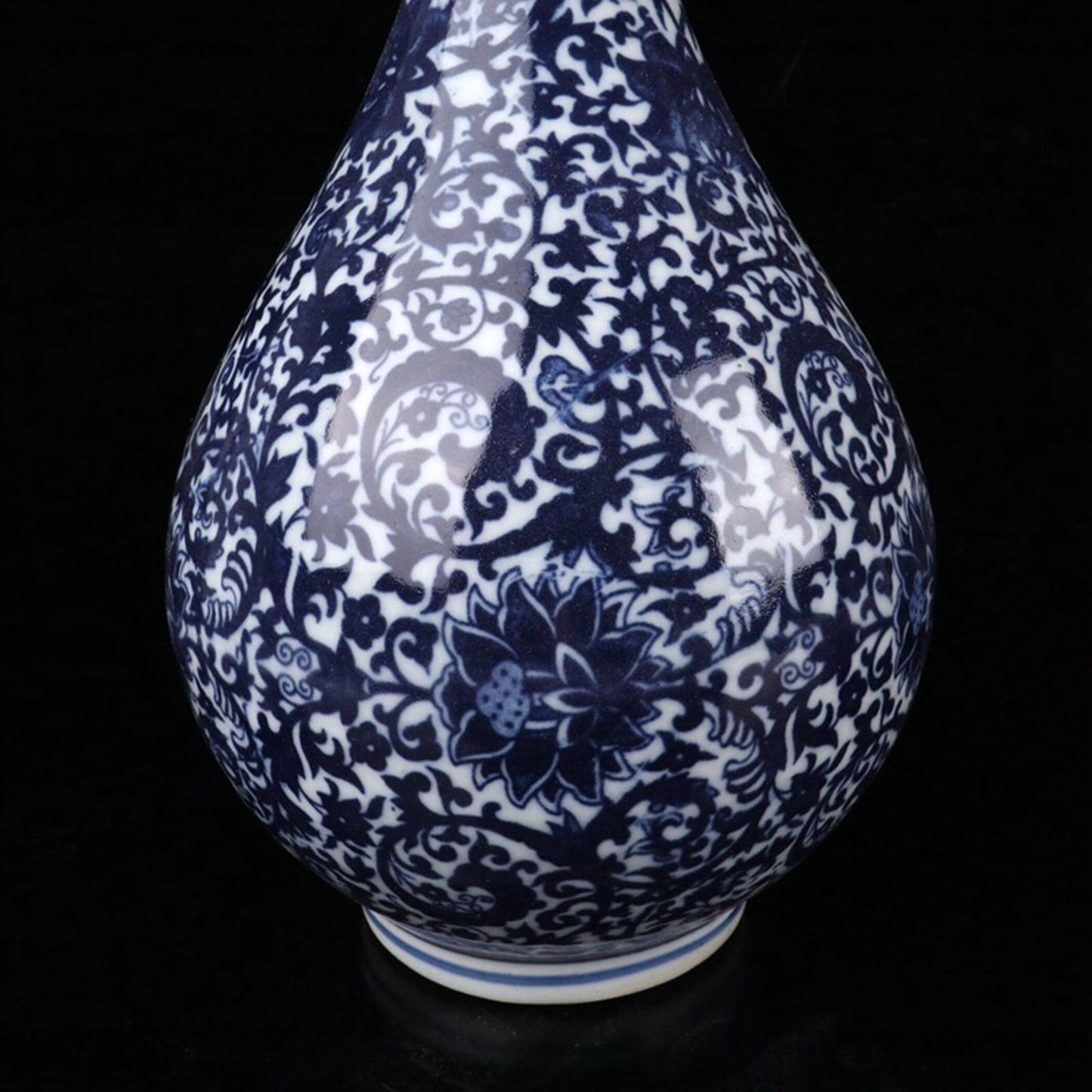 Blue and white porcelain vase pure hand-painted blue and white lotus pattern jade pot spring vase.