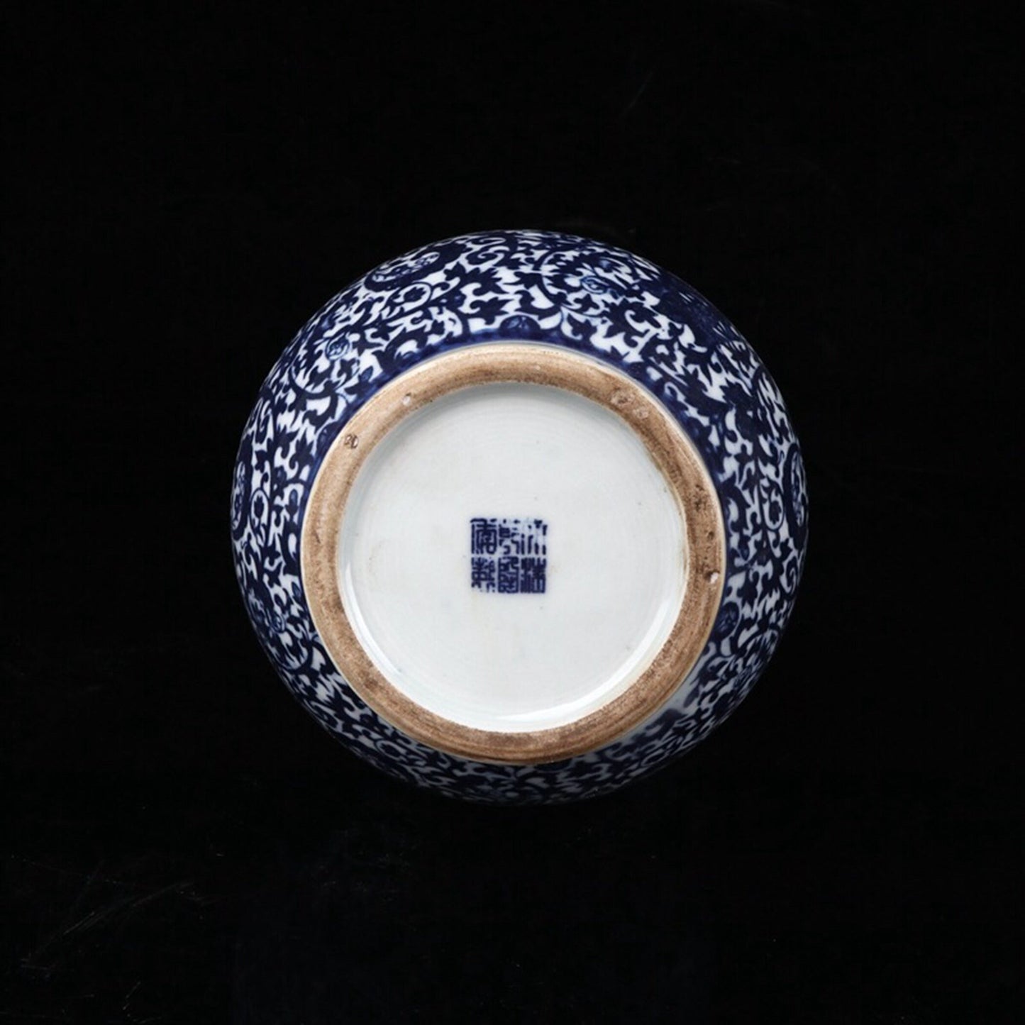 Blue and white porcelain vase pure hand-painted blue and white lotus pattern jade pot spring vase.