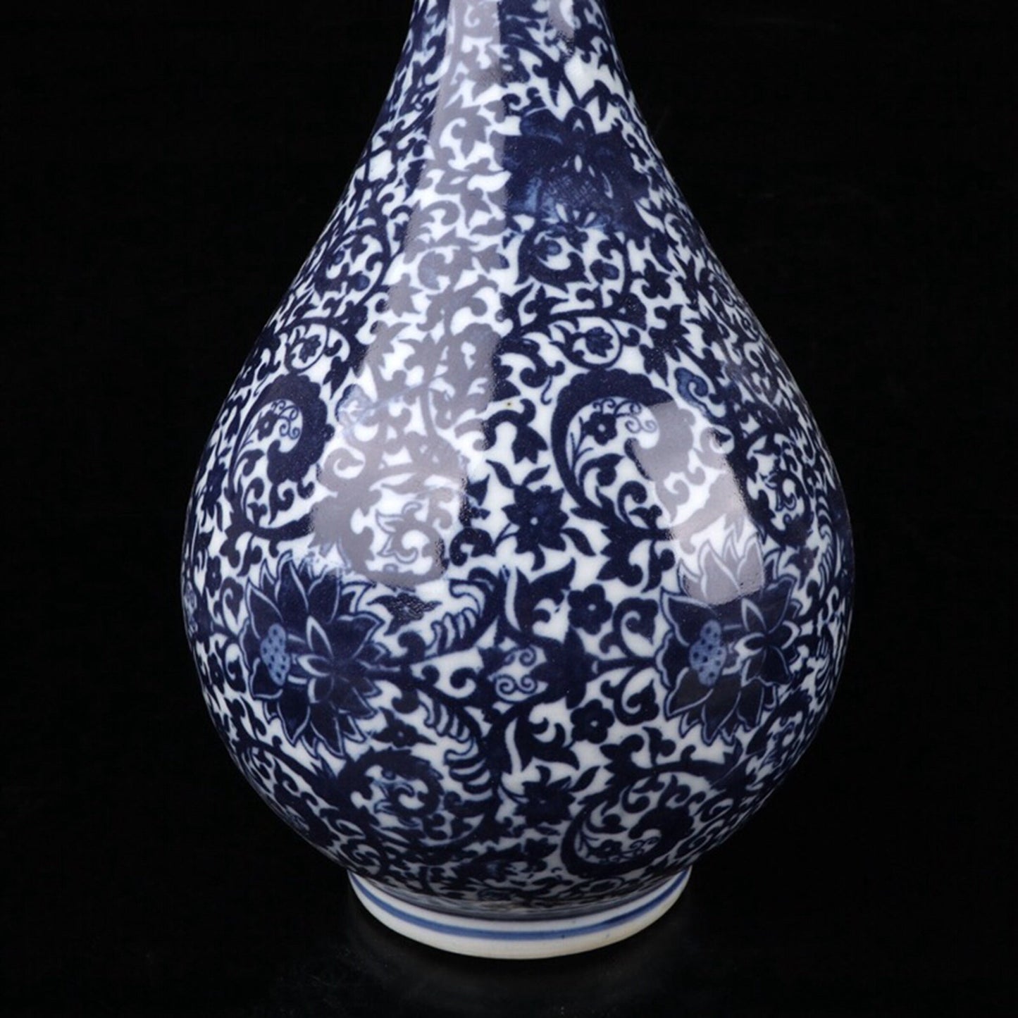 Blue and white porcelain vase pure hand-painted blue and white lotus pattern jade pot spring vase.