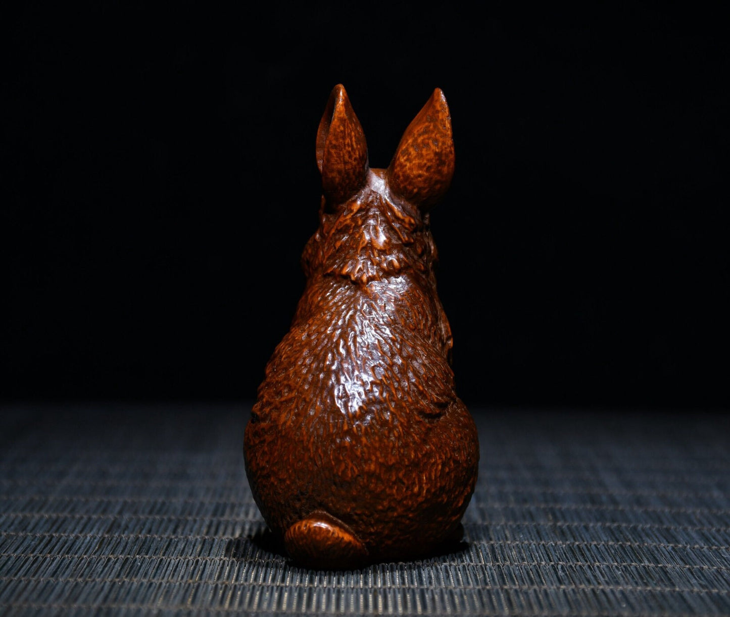 Boxwood statue Hand carved zodiac rabbit statue.drrs