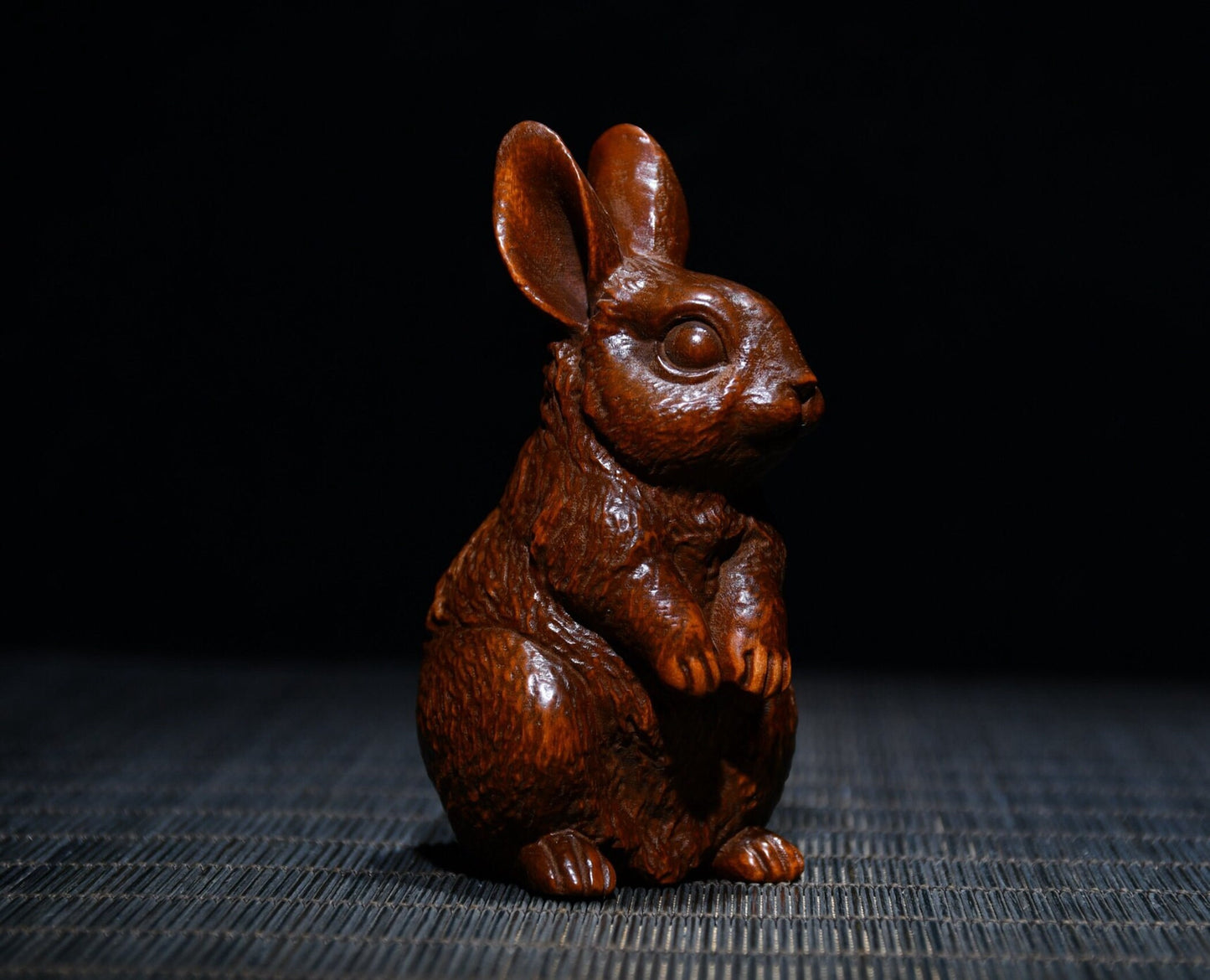 Boxwood statue Hand carved zodiac rabbit statue.drrs