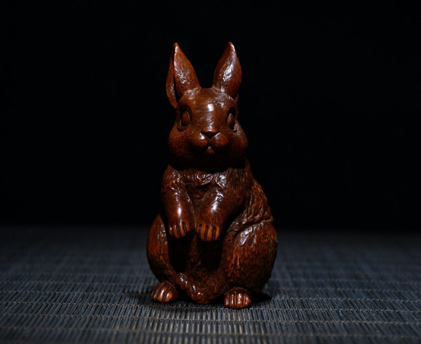 Boxwood statue Hand carved zodiac rabbit statue.drrs