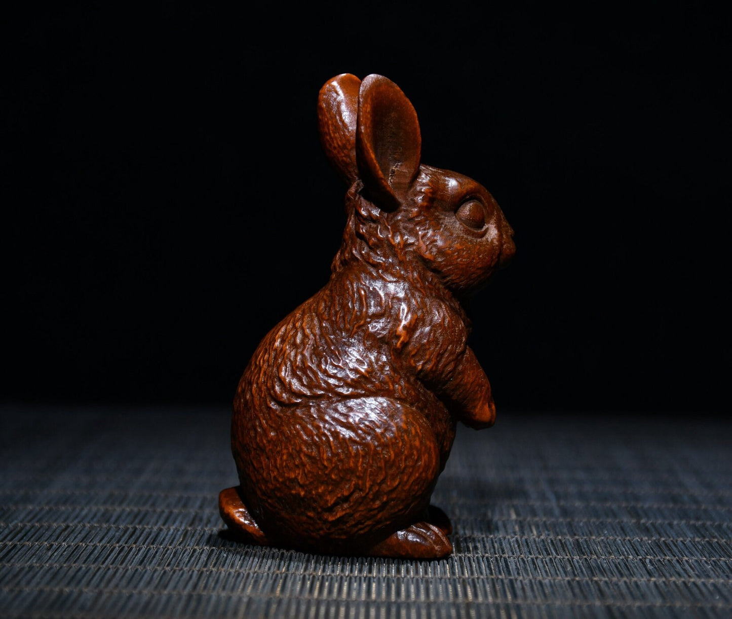 Boxwood statue Hand carved zodiac rabbit statue.drrs