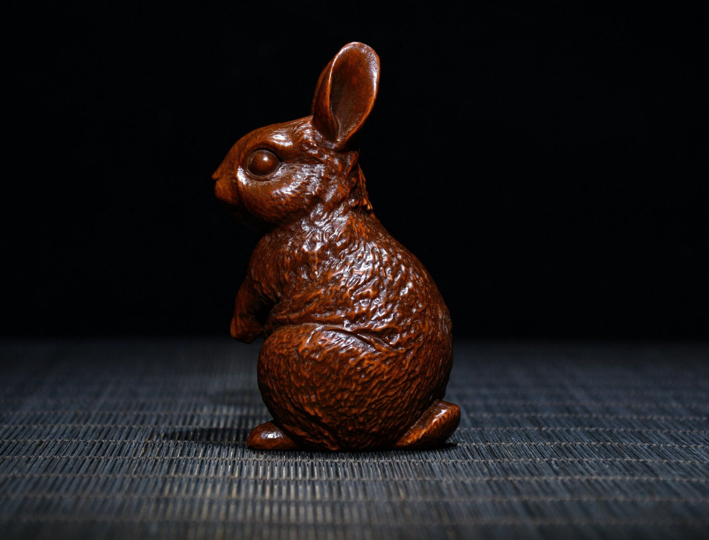 Boxwood statue Hand carved zodiac rabbit statue.drrs