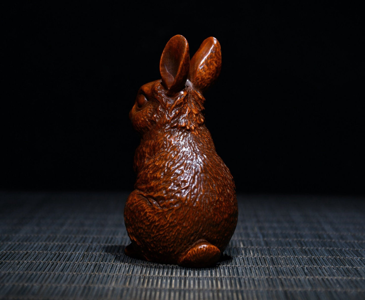 Boxwood statue Hand carved zodiac rabbit statue.drrs