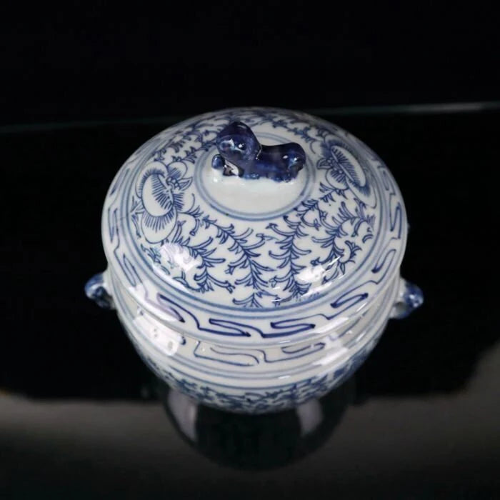 Blue and white tangled lotus pattern lid jar