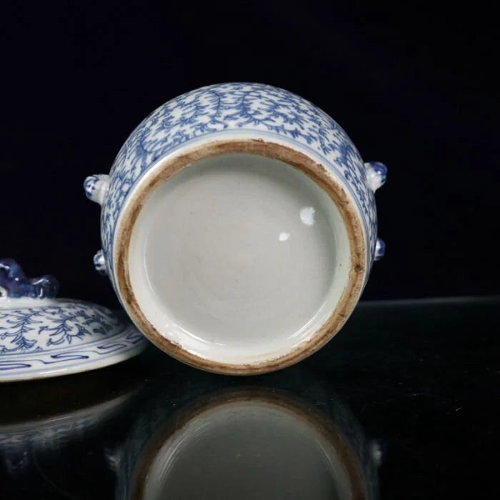 Blue and white tangled lotus pattern lid jar