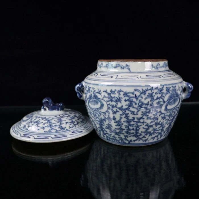 Blue and white tangled lotus pattern lid jar