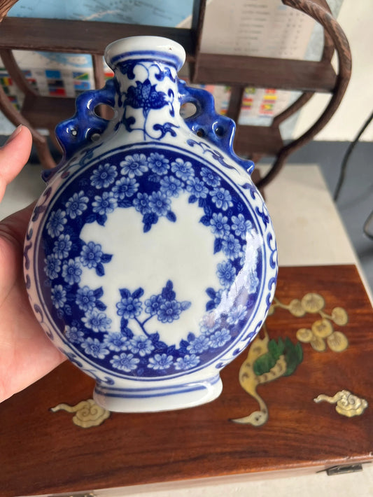 Blue and white porcelain vase pure hand painting ceramic blue and white landscape pattern flat vase with two ears