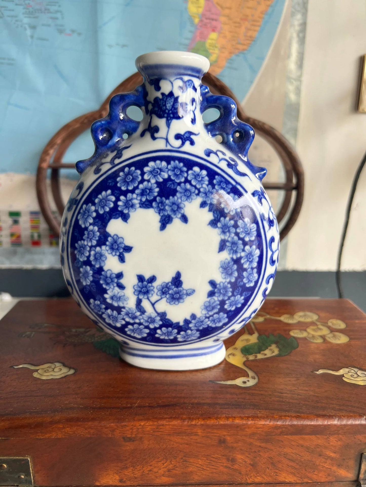 Blue and white porcelain vase pure hand painting ceramic blue and white landscape pattern flat vase with two ears